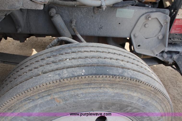 image for item K6850 1998 Peterbilt 385 semi truck