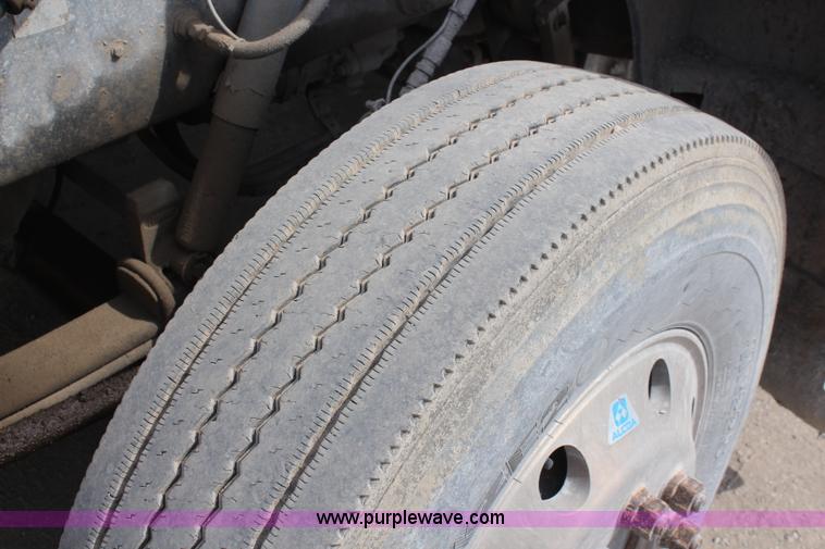 image for item K6850 1998 Peterbilt 385 semi truck