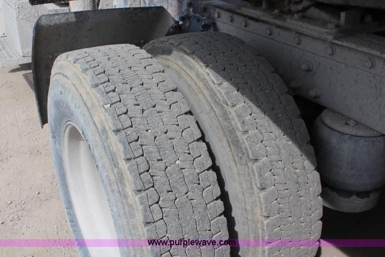 image for item K6850 1998 Peterbilt 385 semi truck