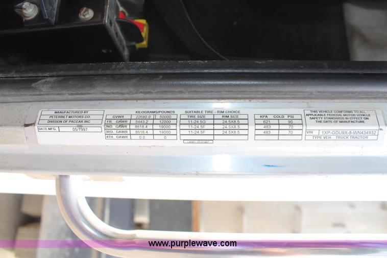 image for item K6850 1998 Peterbilt 385 semi truck