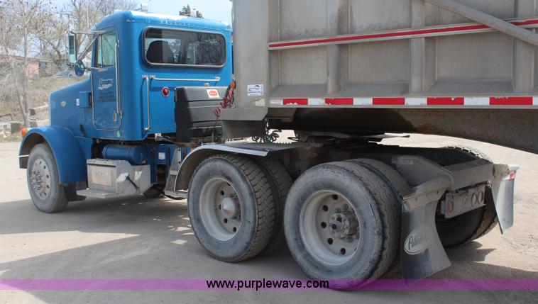 image for item K6852 1995 Peterbilt 378 semi truck
