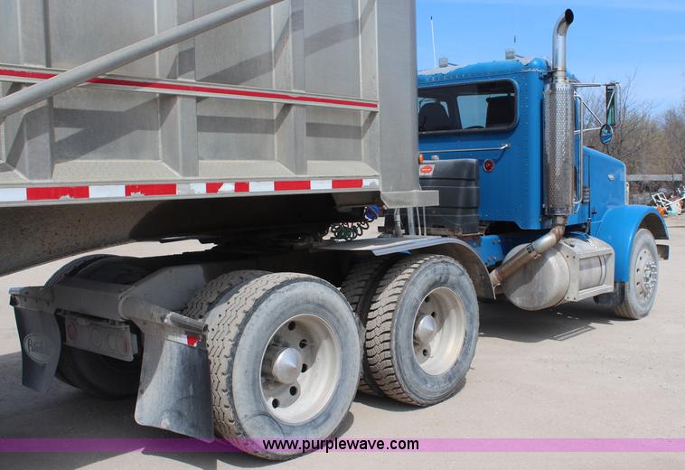 image for item K6852 1995 Peterbilt 378 semi truck