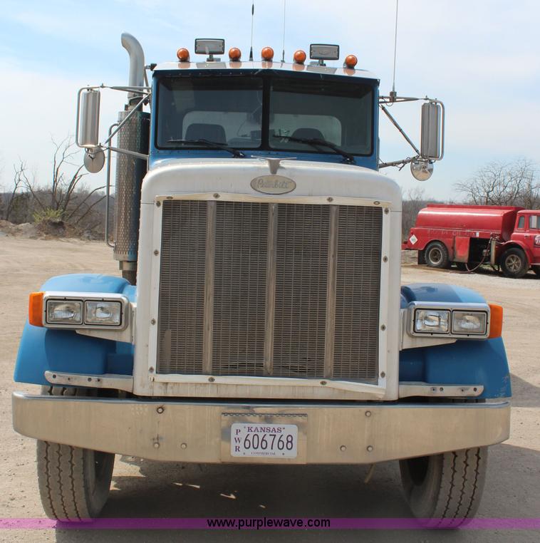 image for item K6852 1995 Peterbilt 378 semi truck