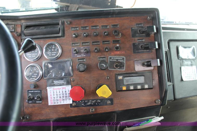 image for item K6852 1995 Peterbilt 378 semi truck