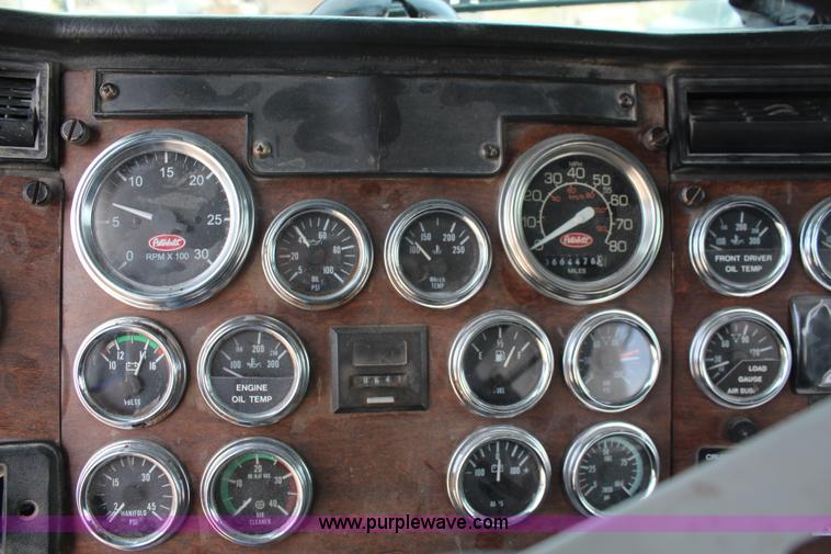 image for item K6852 1995 Peterbilt 378 semi truck