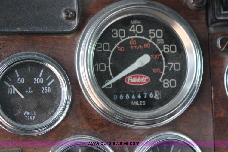 image for item K6852 1995 Peterbilt 378 semi truck