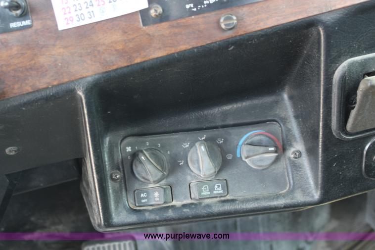 image for item K6852 1995 Peterbilt 378 semi truck