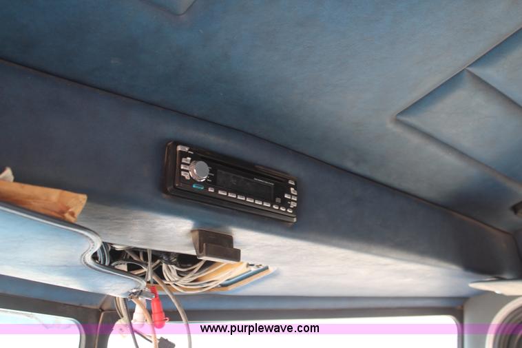 image for item K6852 1995 Peterbilt 378 semi truck