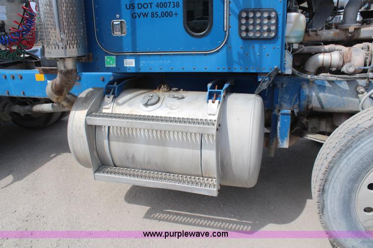 image for item K6852 1995 Peterbilt 378 semi truck