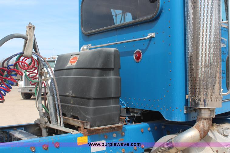 image for item K6852 1995 Peterbilt 378 semi truck