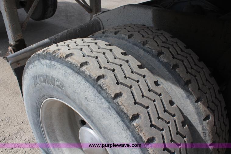 image for item K6852 1995 Peterbilt 378 semi truck