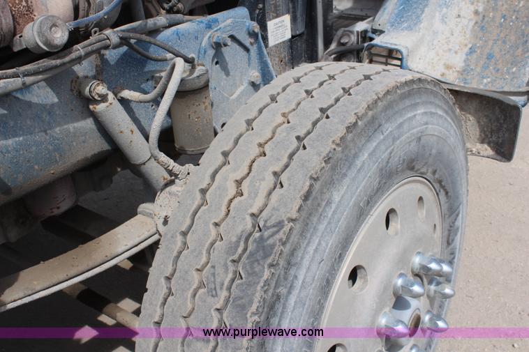 image for item K6852 1995 Peterbilt 378 semi truck