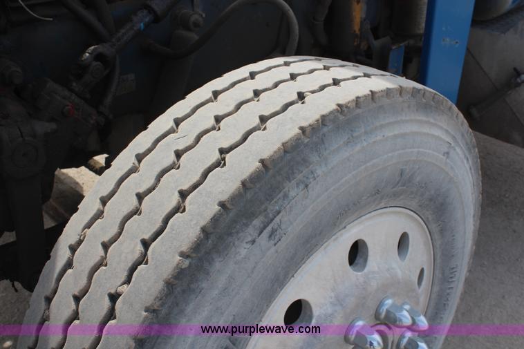 image for item K6852 1995 Peterbilt 378 semi truck