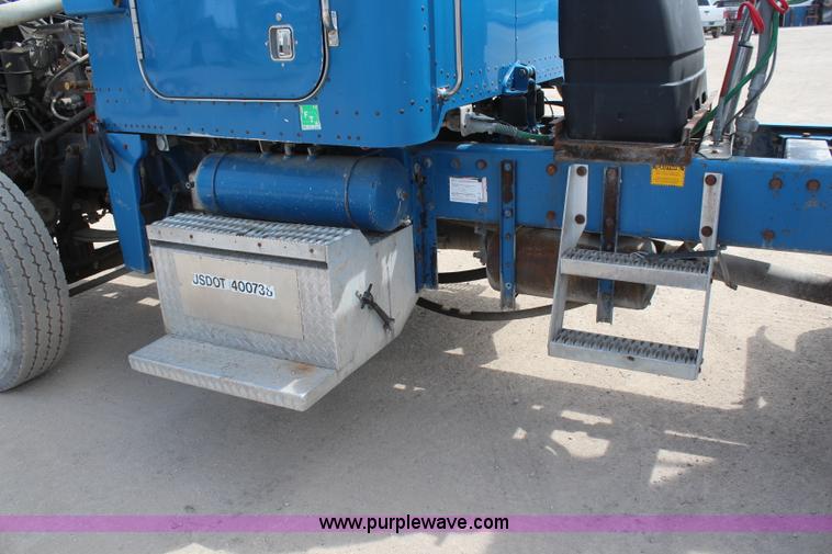 image for item K6852 1995 Peterbilt 378 semi truck