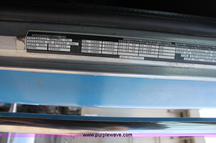 image for item K6852 1995 Peterbilt 378 semi truck