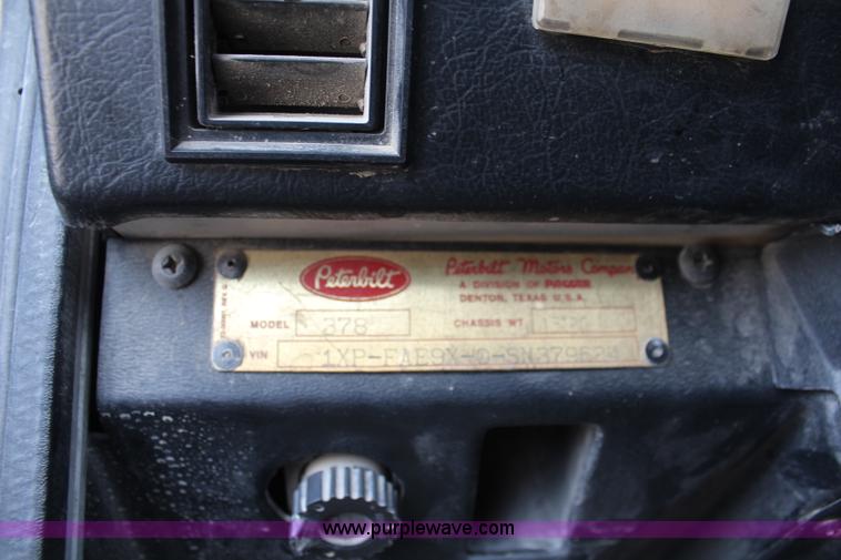 image for item K6852 1995 Peterbilt 378 semi truck
