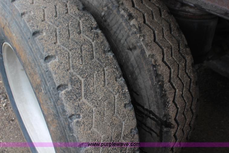 image for item K6870 1995 East aluminum end dump trailer