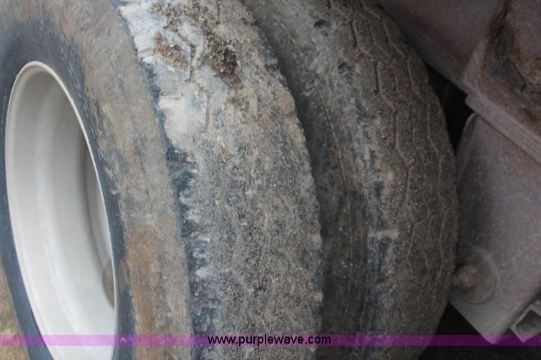 image for item K6870 1995 East aluminum end dump trailer