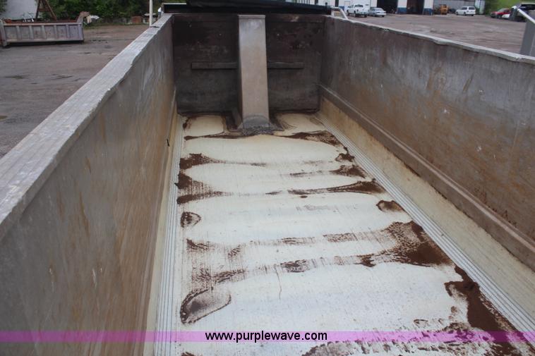 image for item K6870 1995 East aluminum end dump trailer