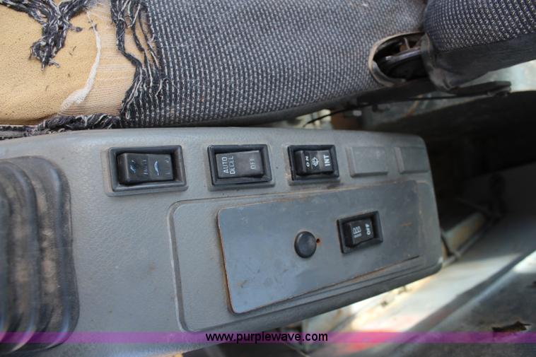 image for item K6874 1999 Komatsu PC228USLC-1 excavator