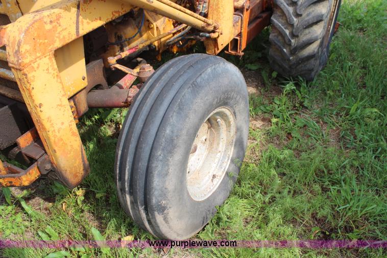 image for item K6941 1959 International 340 backhoe