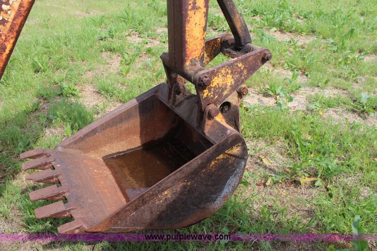 image for item K6941 1959 International 340 backhoe
