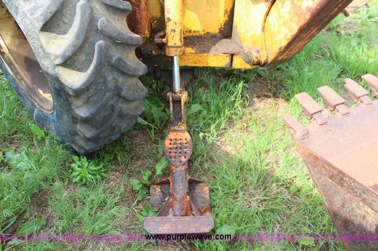 image for item K6941 1959 International 340 backhoe