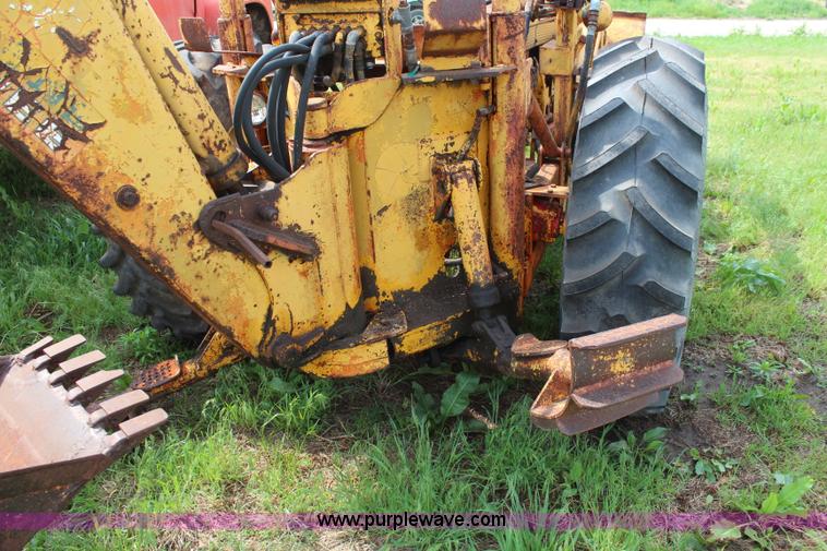 image for item K6941 1959 International 340 backhoe