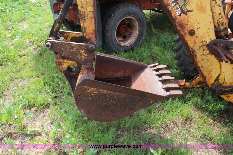 image for item K6941 1959 International 340 backhoe