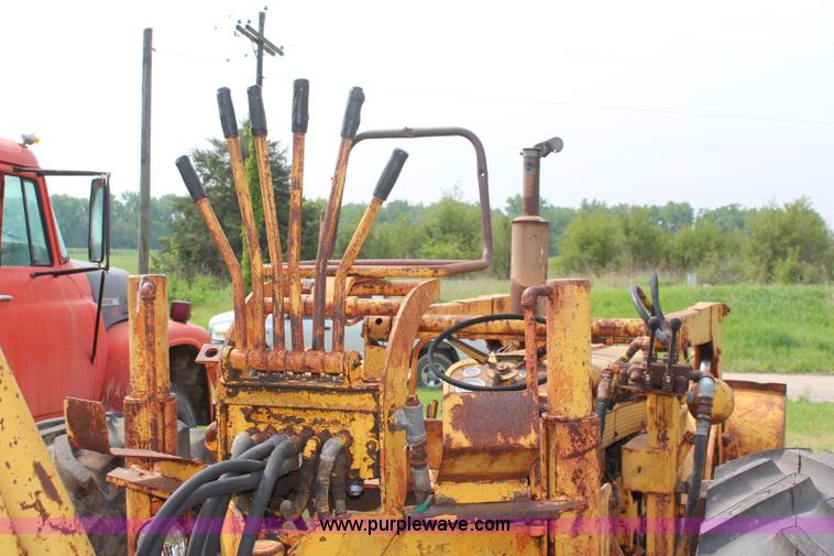 image for item K6941 1959 International 340 backhoe
