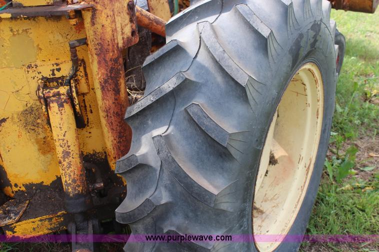 image for item K6941 1959 International 340 backhoe