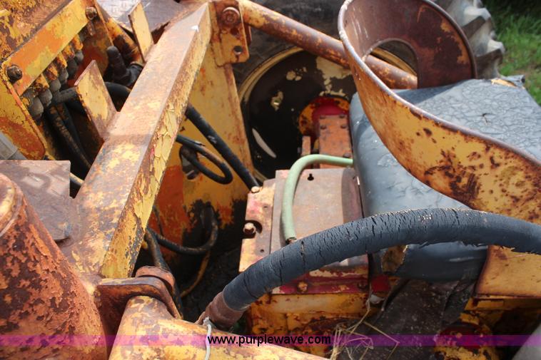 image for item K6941 1959 International 340 backhoe