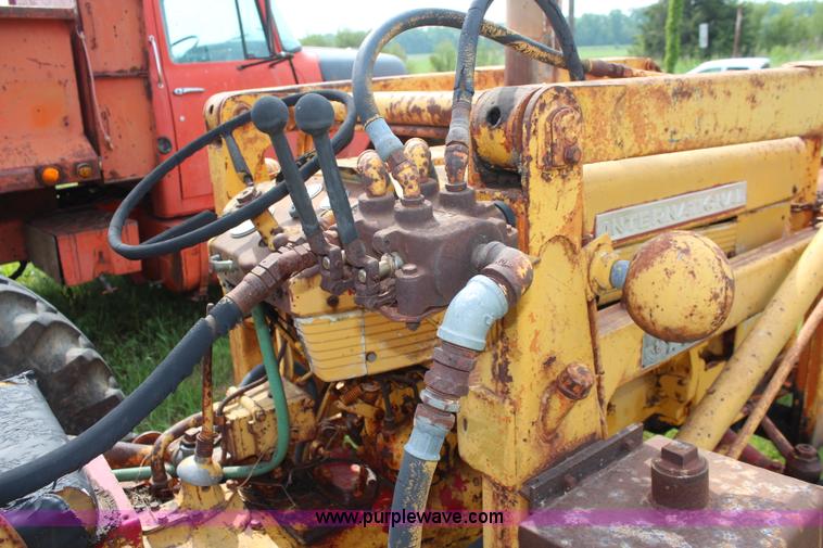 image for item K6941 1959 International 340 backhoe