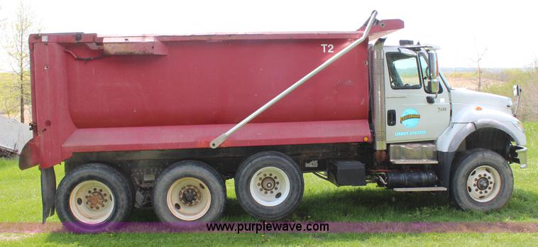 image for item K6954 2007 International 7600 dump truck