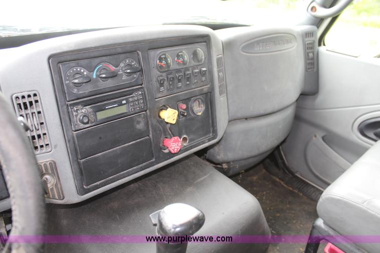 image for item K6954 2007 International 7600 dump truck