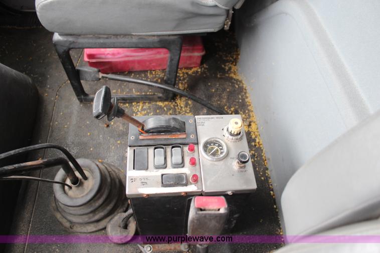 image for item K6954 2007 International 7600 dump truck