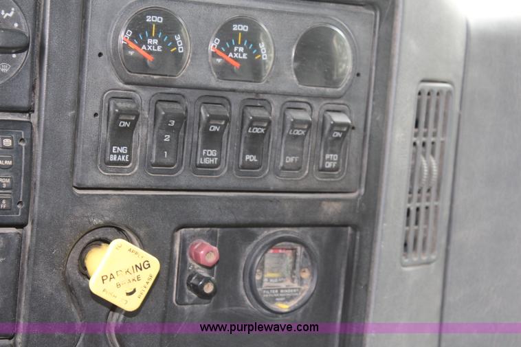 image for item K6954 2007 International 7600 dump truck