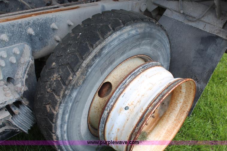 image for item K6954 2007 International 7600 dump truck