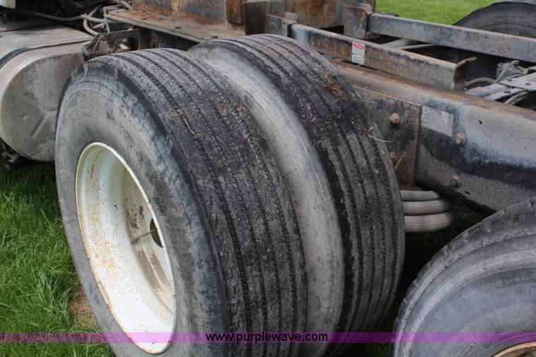 image for item K6954 2007 International 7600 dump truck