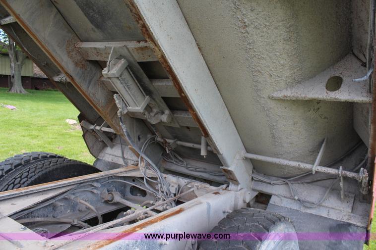 image for item K6954 2007 International 7600 dump truck