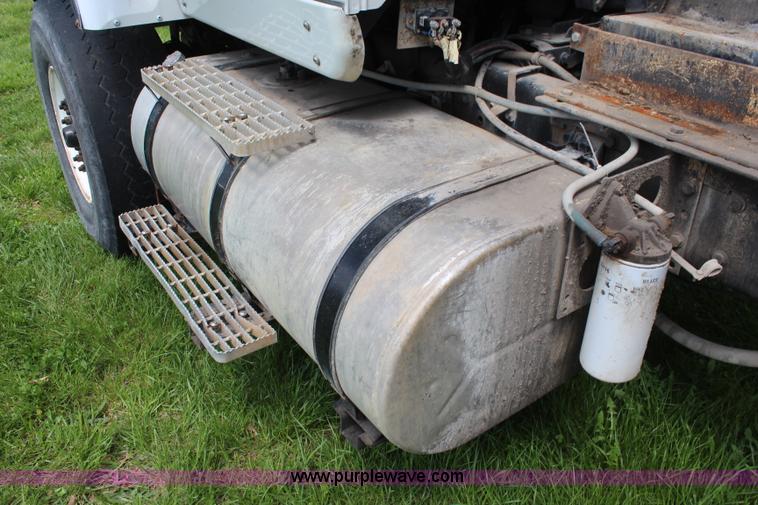 image for item K6954 2007 International 7600 dump truck