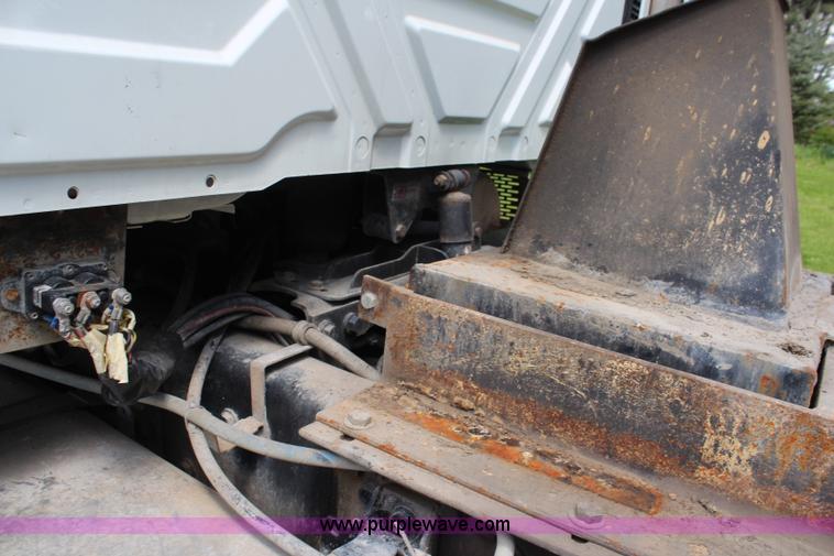 image for item K6954 2007 International 7600 dump truck