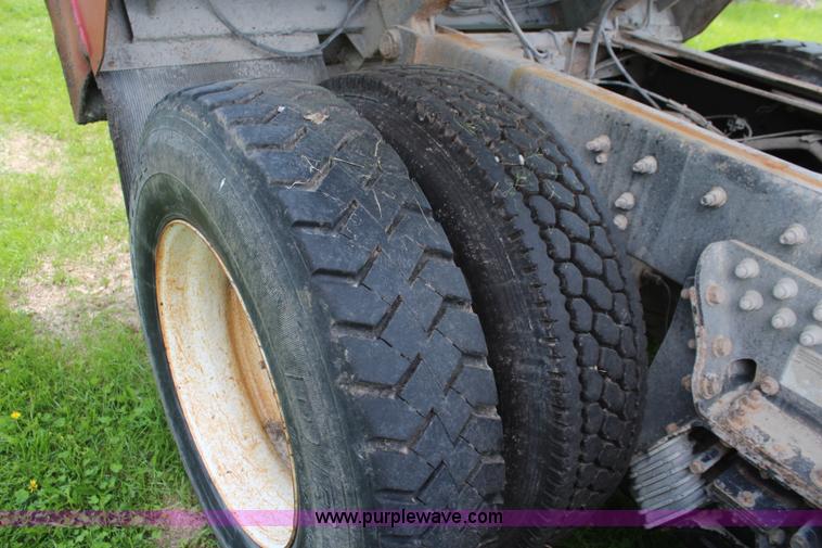 image for item K6954 2007 International 7600 dump truck