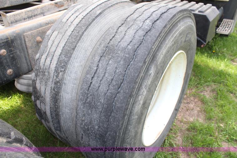 image for item K6954 2007 International 7600 dump truck