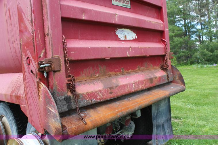 image for item K6954 2007 International 7600 dump truck