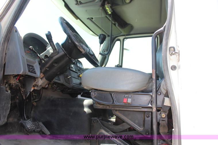 image for item K6956 2007 International 7600 dump truck