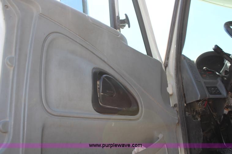 image for item K6956 2007 International 7600 dump truck