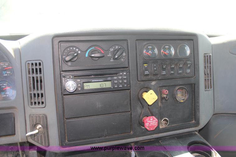 image for item K6956 2007 International 7600 dump truck