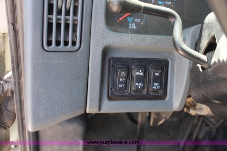 image for item K6956 2007 International 7600 dump truck