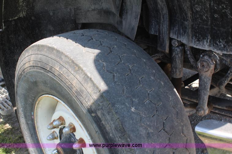 image for item K6956 2007 International 7600 dump truck